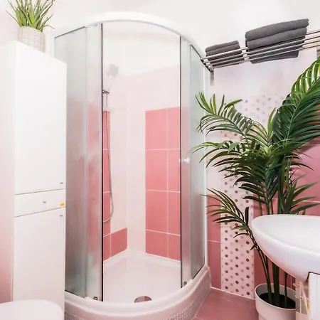 Silent Luxury, Pozsony